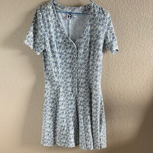 Vintage Chic Blue and White Floral Mini Dress